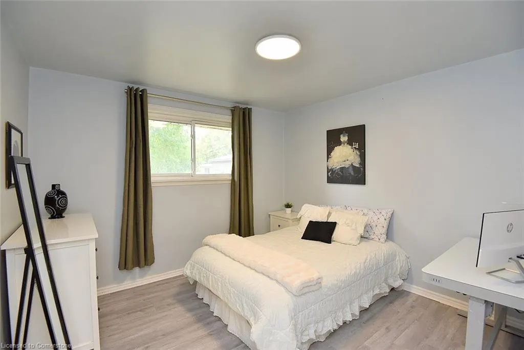 238 Kent Crescent