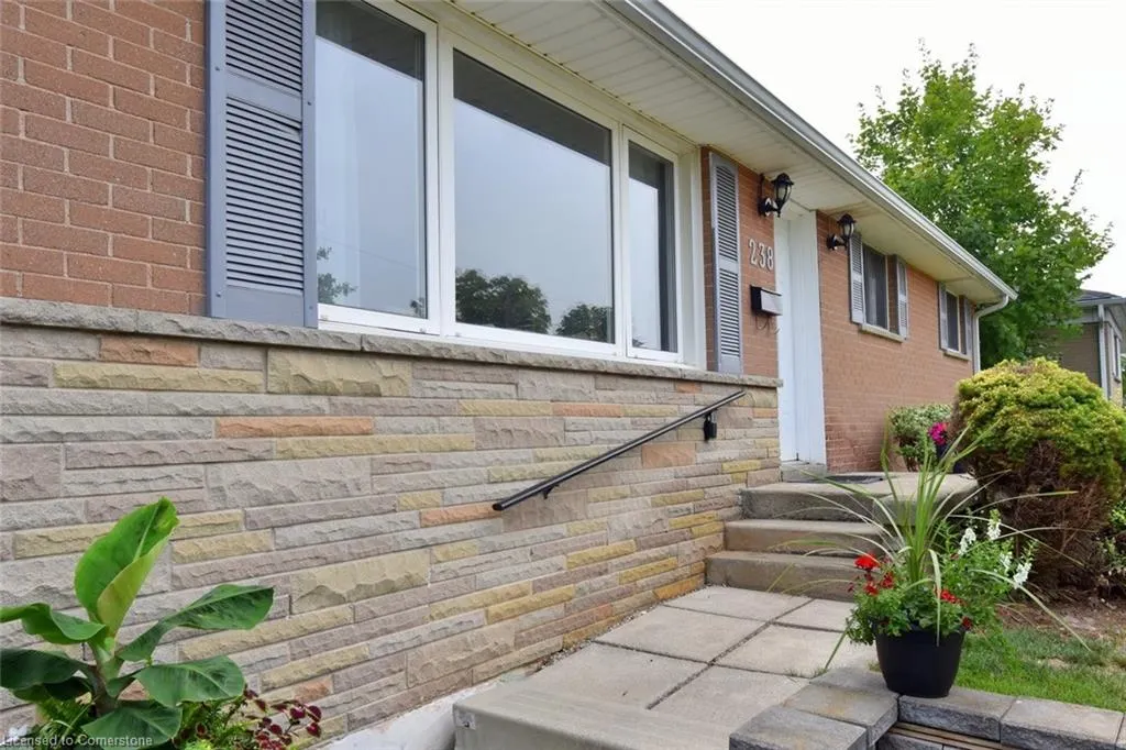 238 Kent Crescent