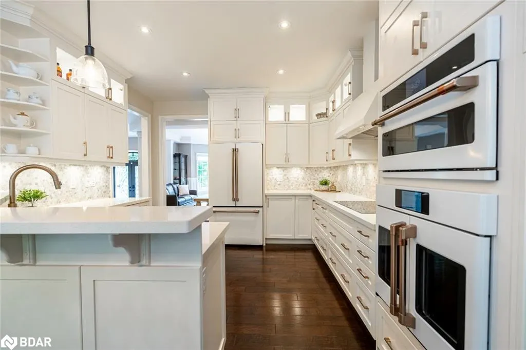 11 Emerald Terrace
