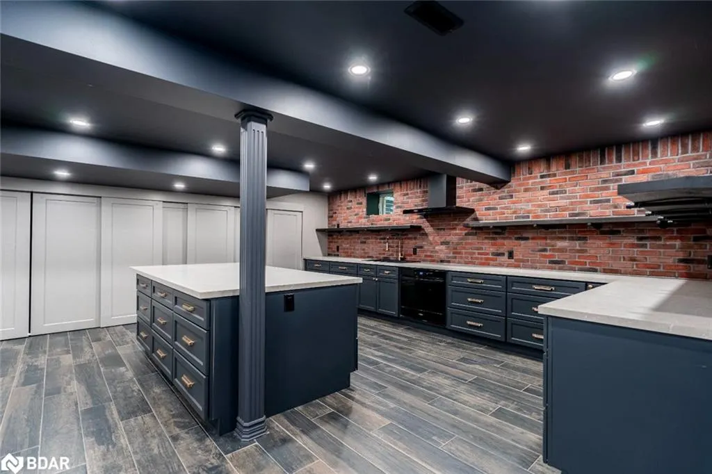 11 Emerald Terrace