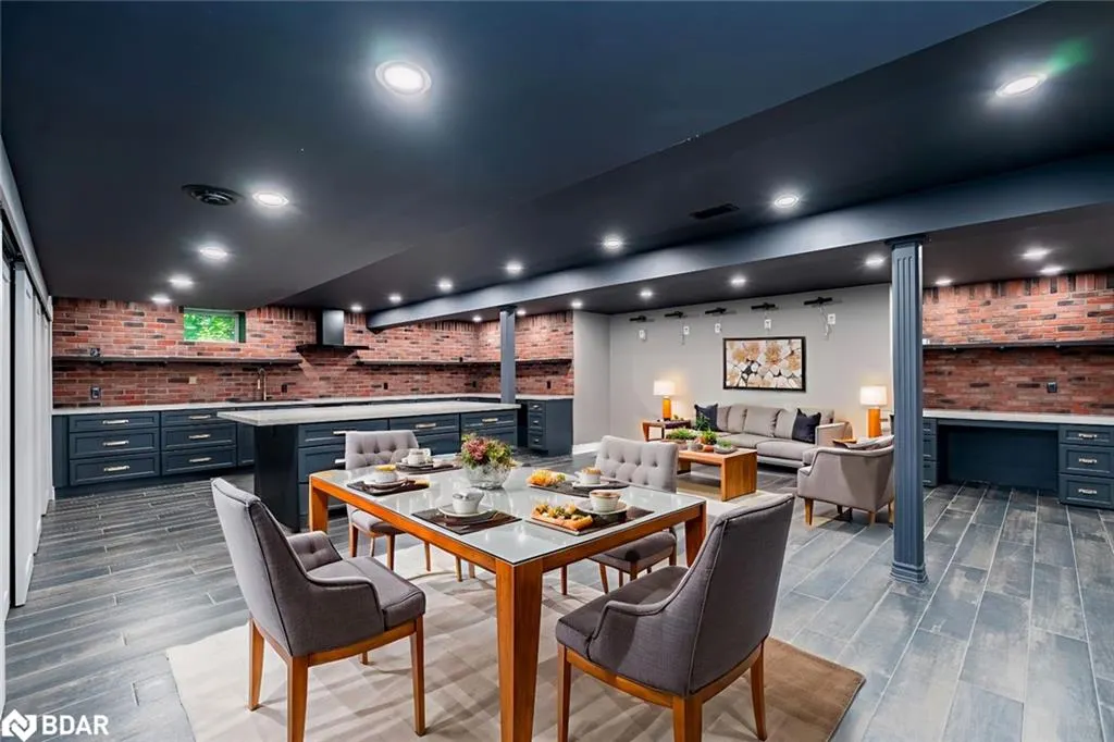 11 Emerald Terrace