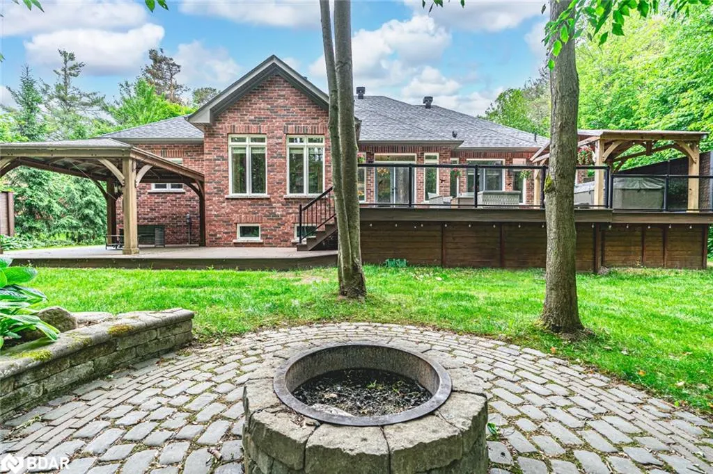 11 Emerald Terrace