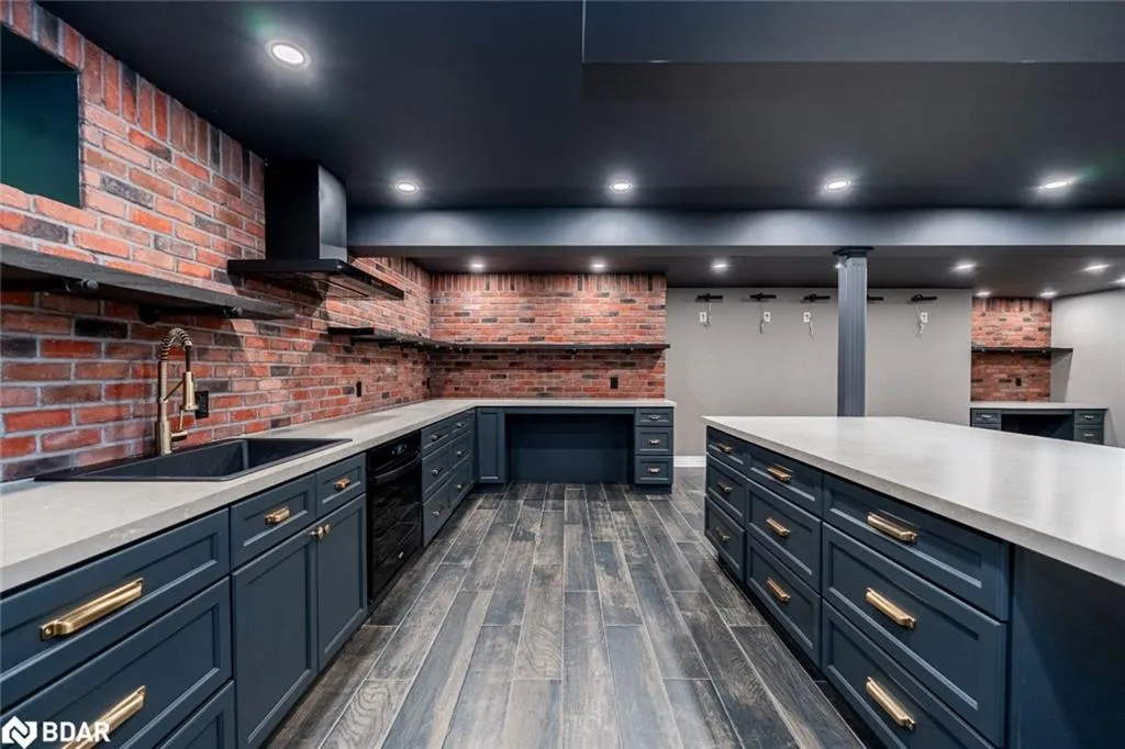 11 Emerald Terrace
