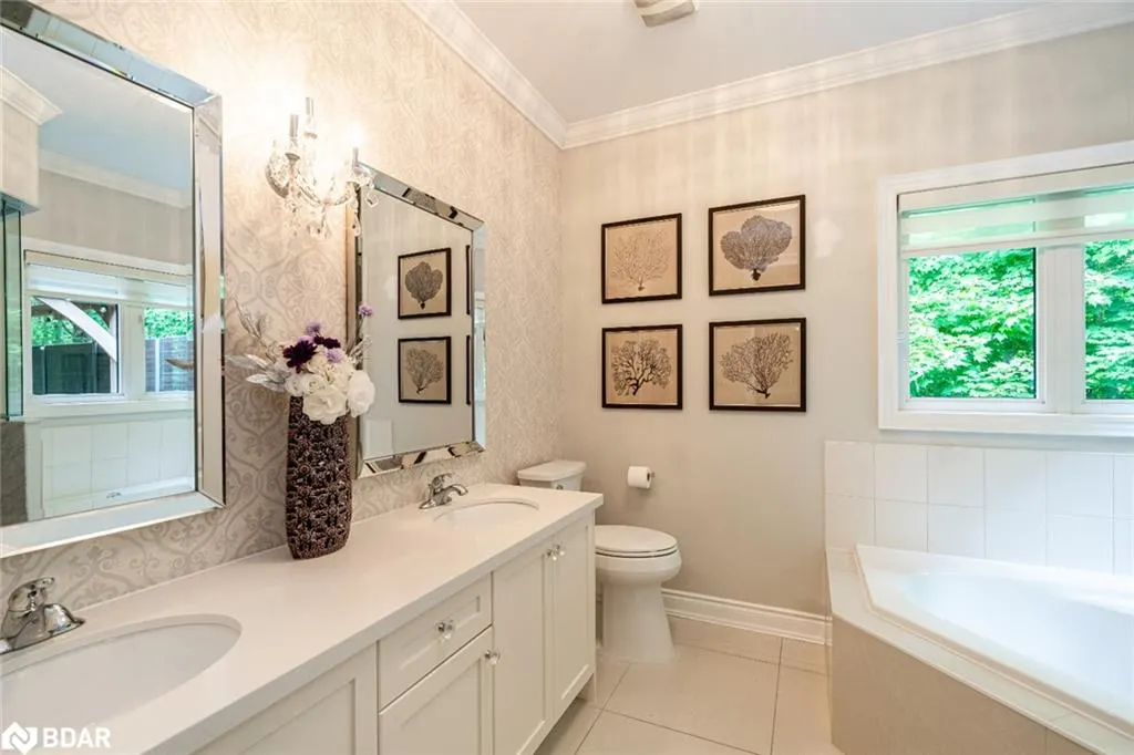 11 Emerald Terrace