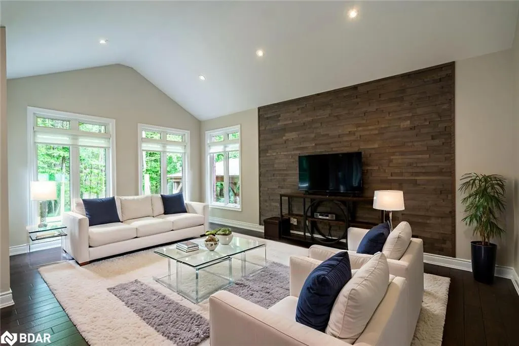 11 Emerald Terrace