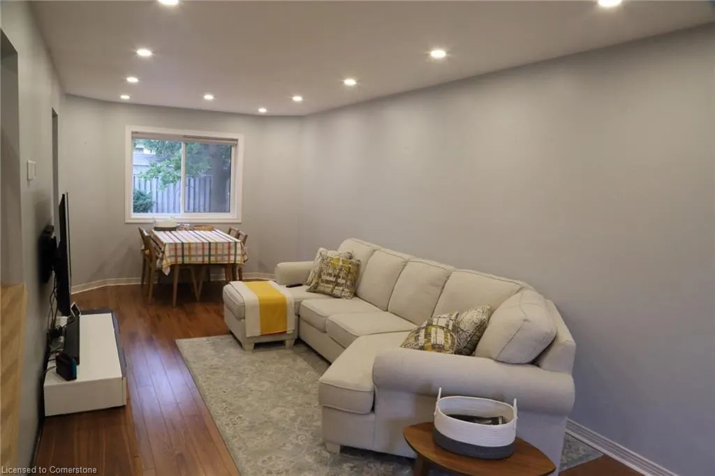 489 Timbercroft Crescent