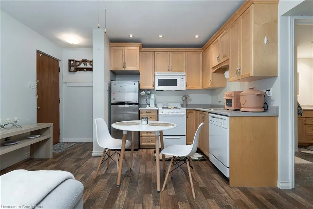 1759 King Street E, #14