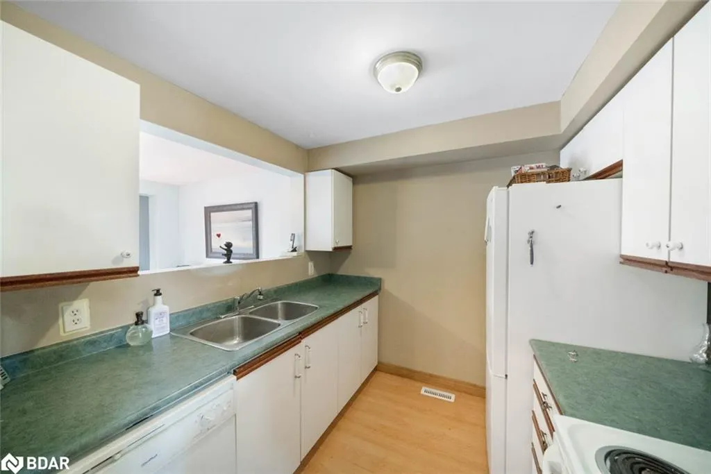 96 Lee Crescent