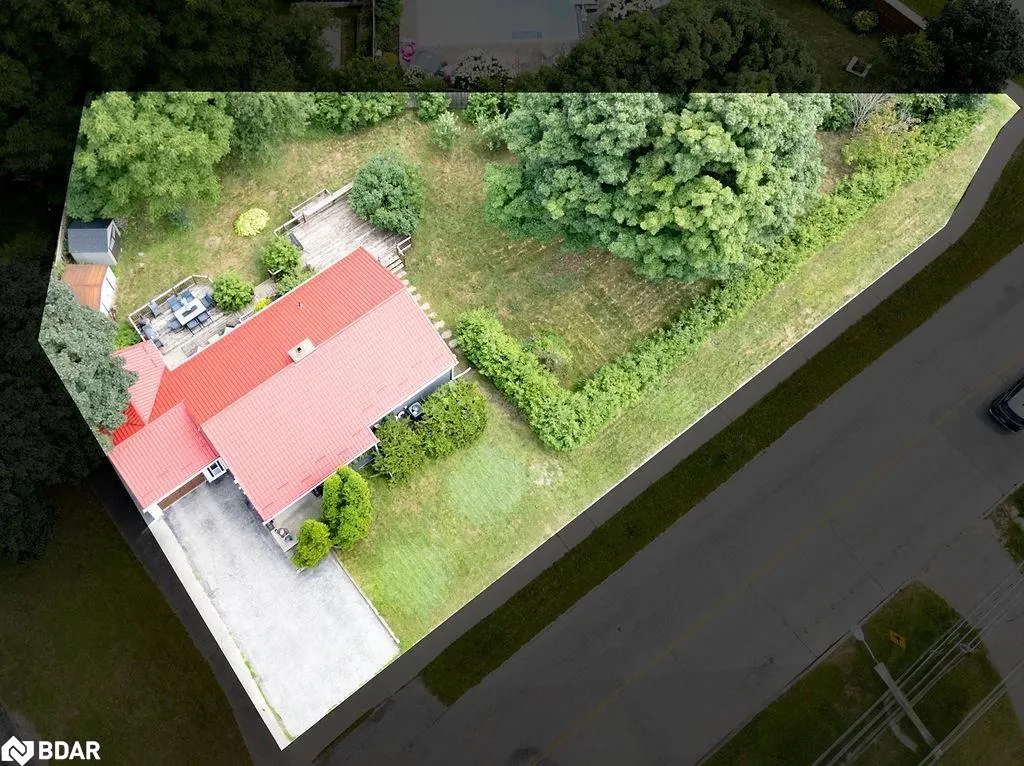 325 Innisfil Street