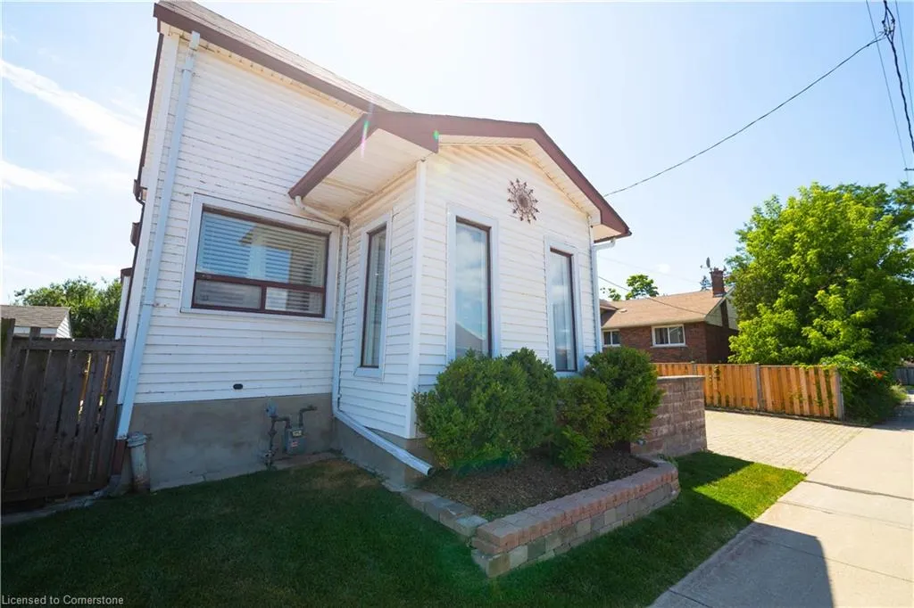 704 Roxborough Avenue