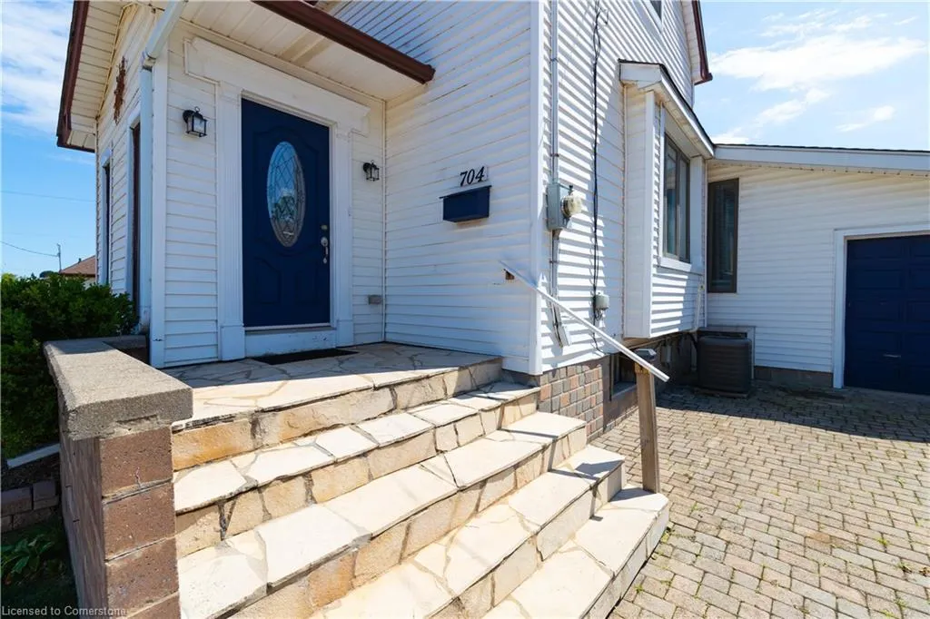 704 Roxborough Avenue