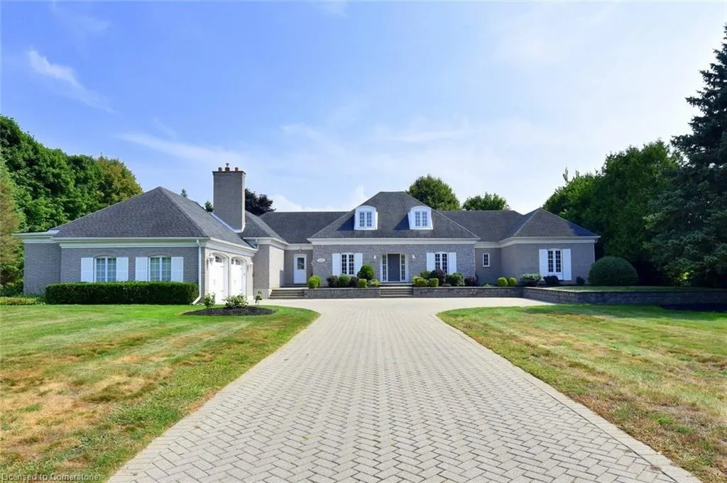 111 St Andrews Drive