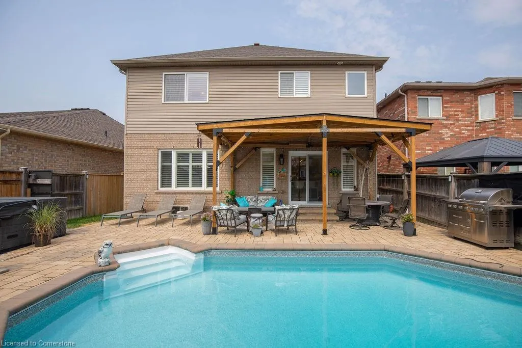 15 Meadowbank Drive