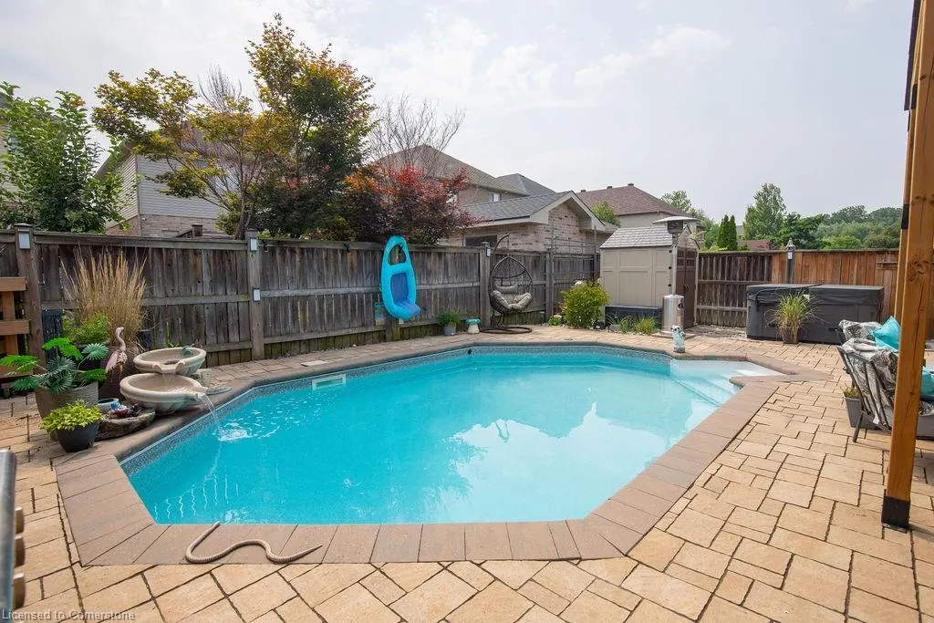 15 Meadowbank Drive