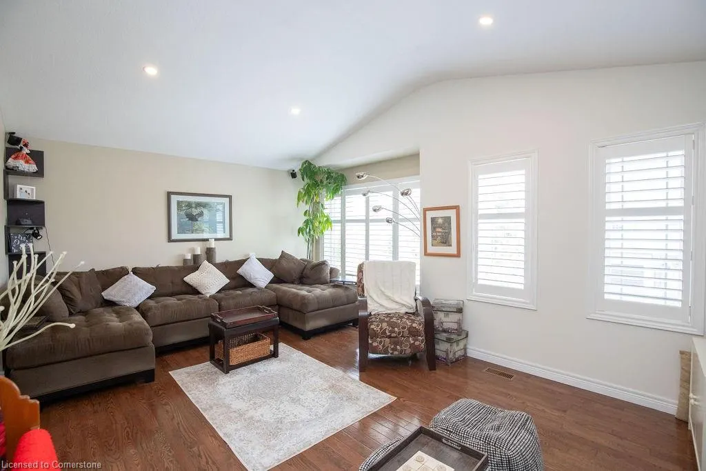 15 Meadowbank Drive