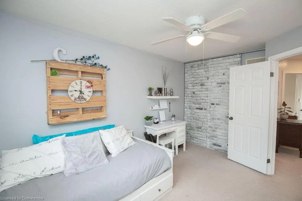 15 Meadowbank Drive