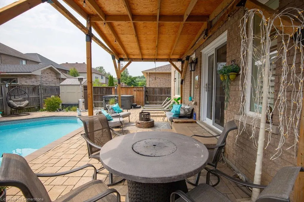 15 Meadowbank Drive