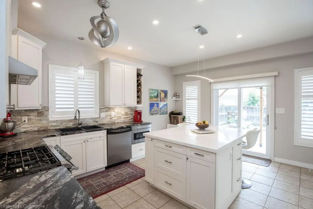 15 Meadowbank Drive