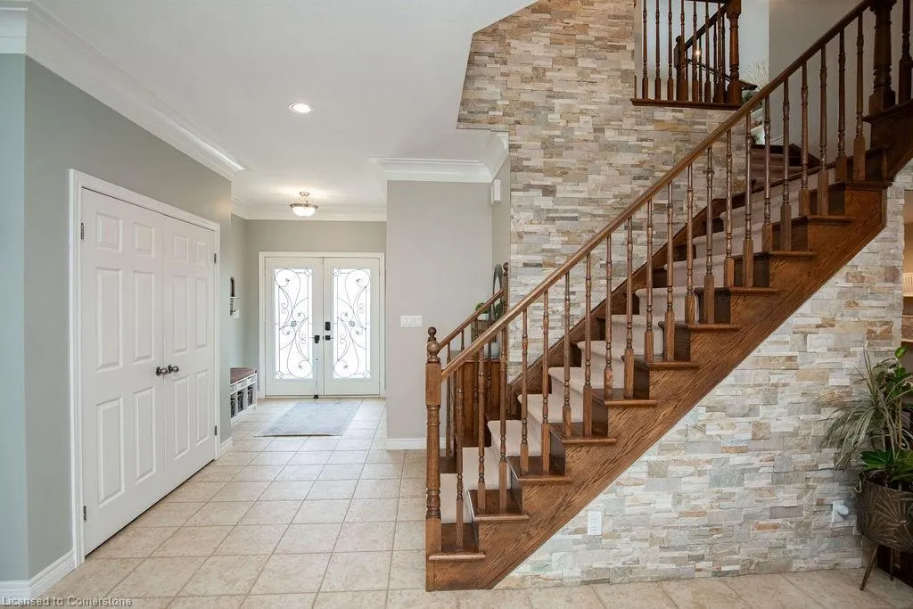 15 Meadowbank Drive