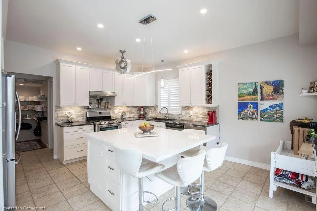 15 Meadowbank Drive