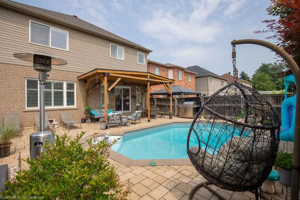 15 Meadowbank Drive