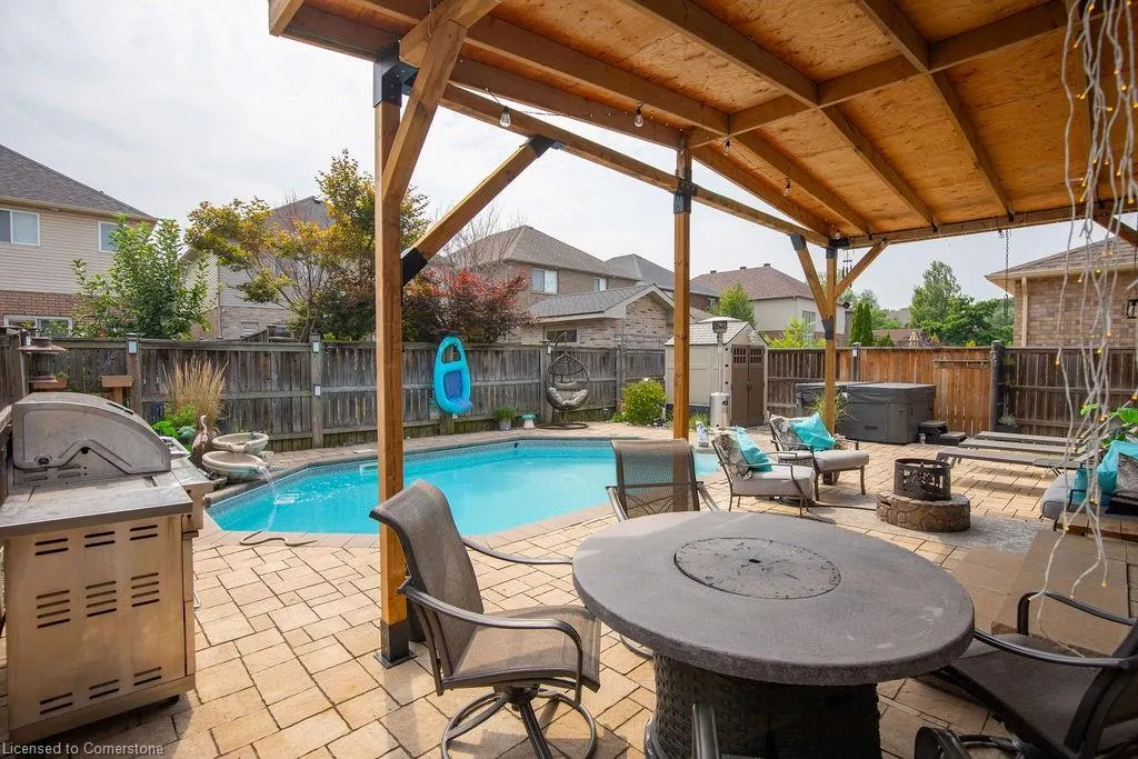 15 Meadowbank Drive