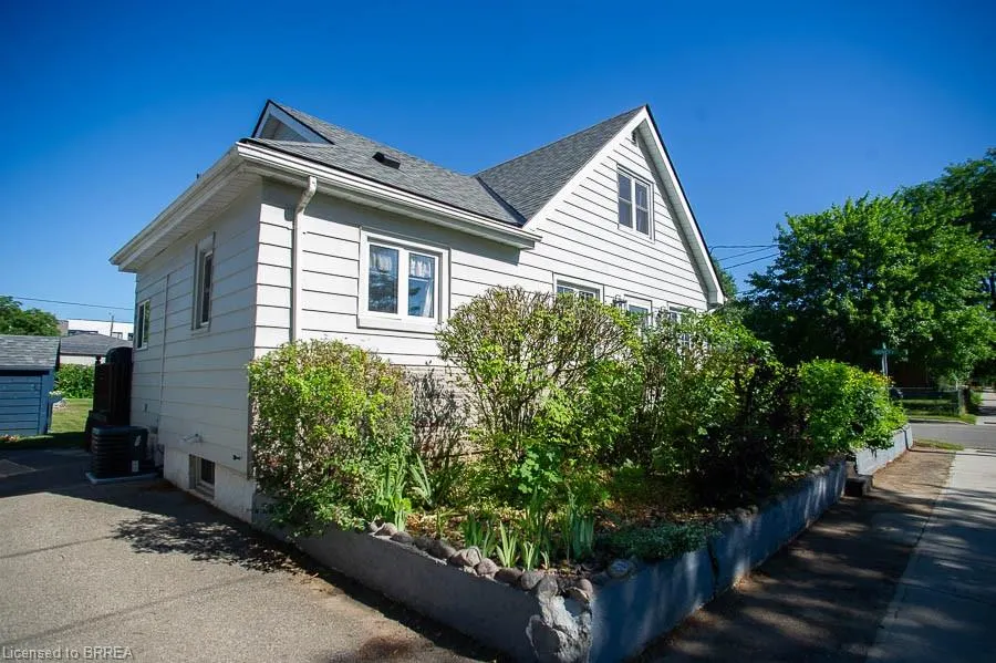 24 Hill Avenue