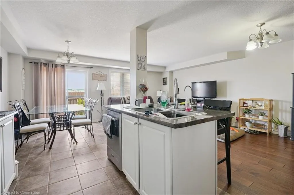 85 Charleswood Crescent