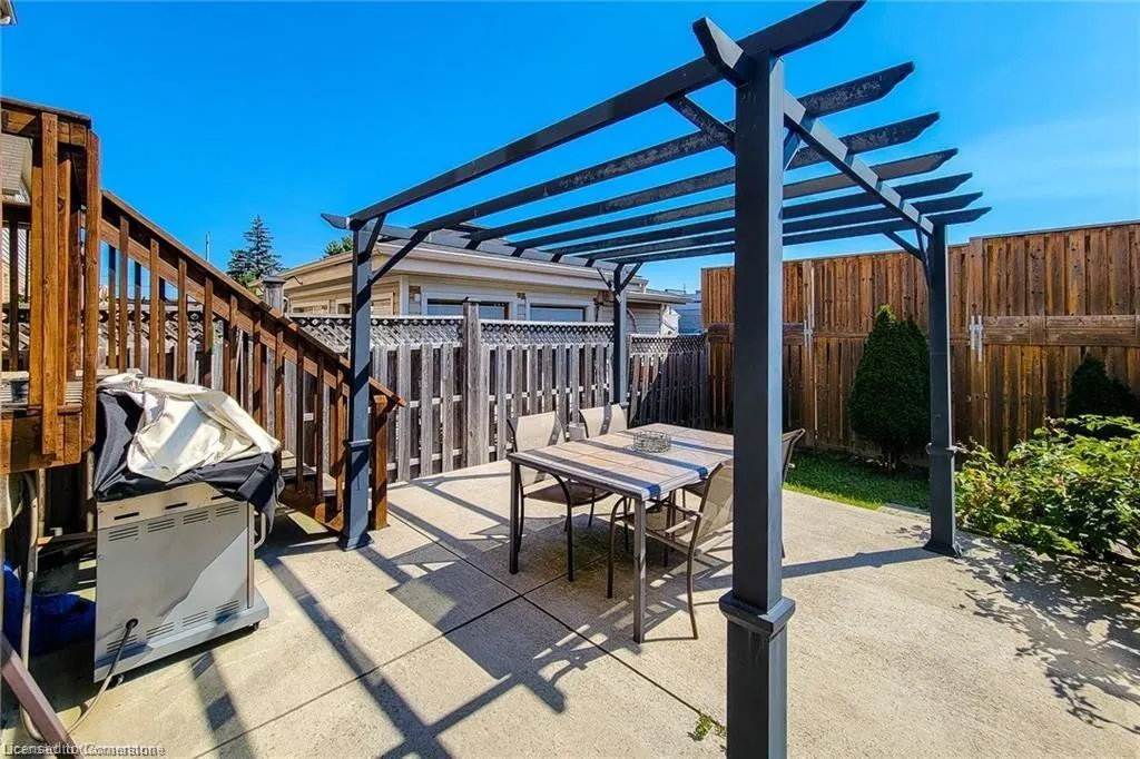 85 Charleswood Crescent