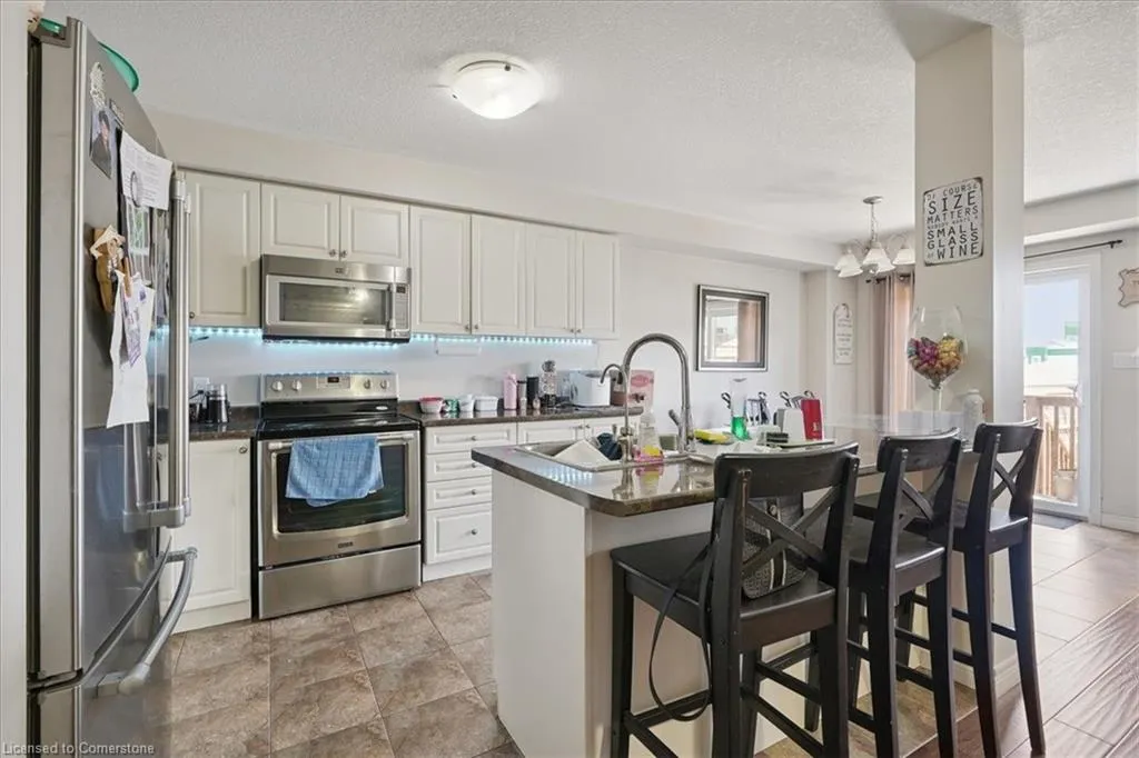 85 Charleswood Crescent