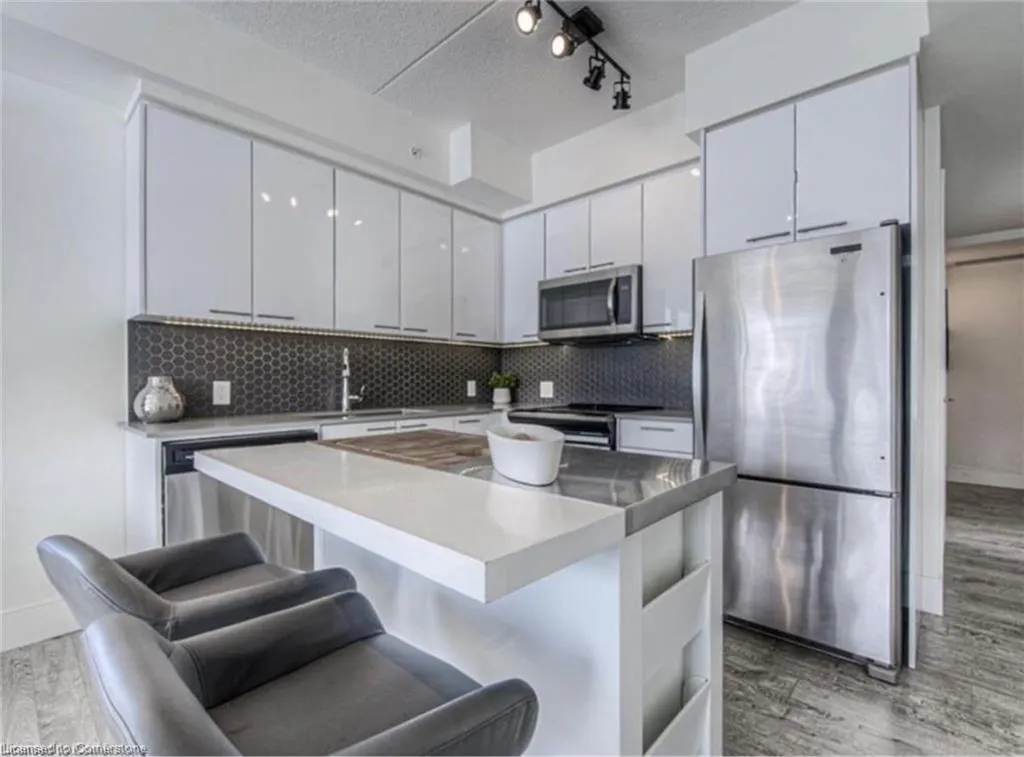 15 Prince Albert Boulevard, #406