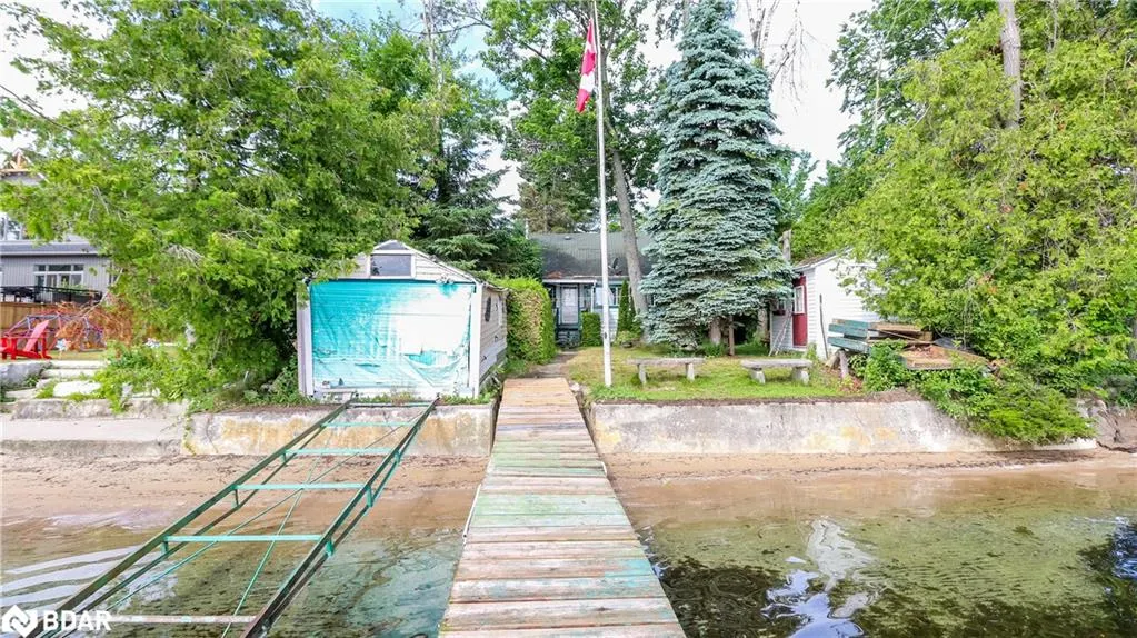 1895 Simcoe Boulevard