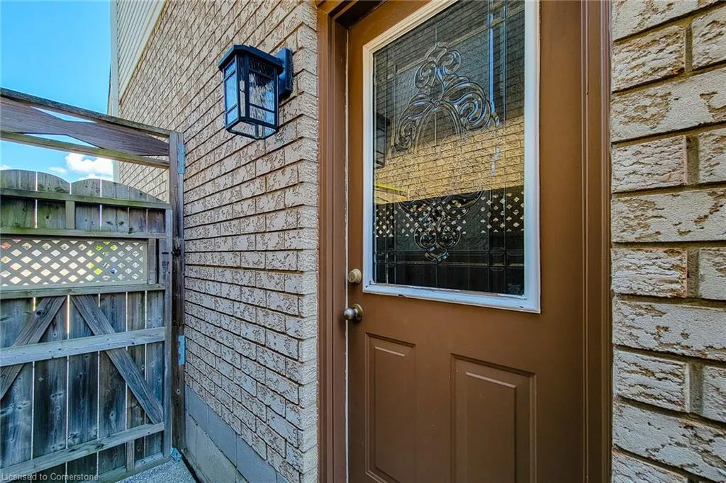 26 Colin Crescent