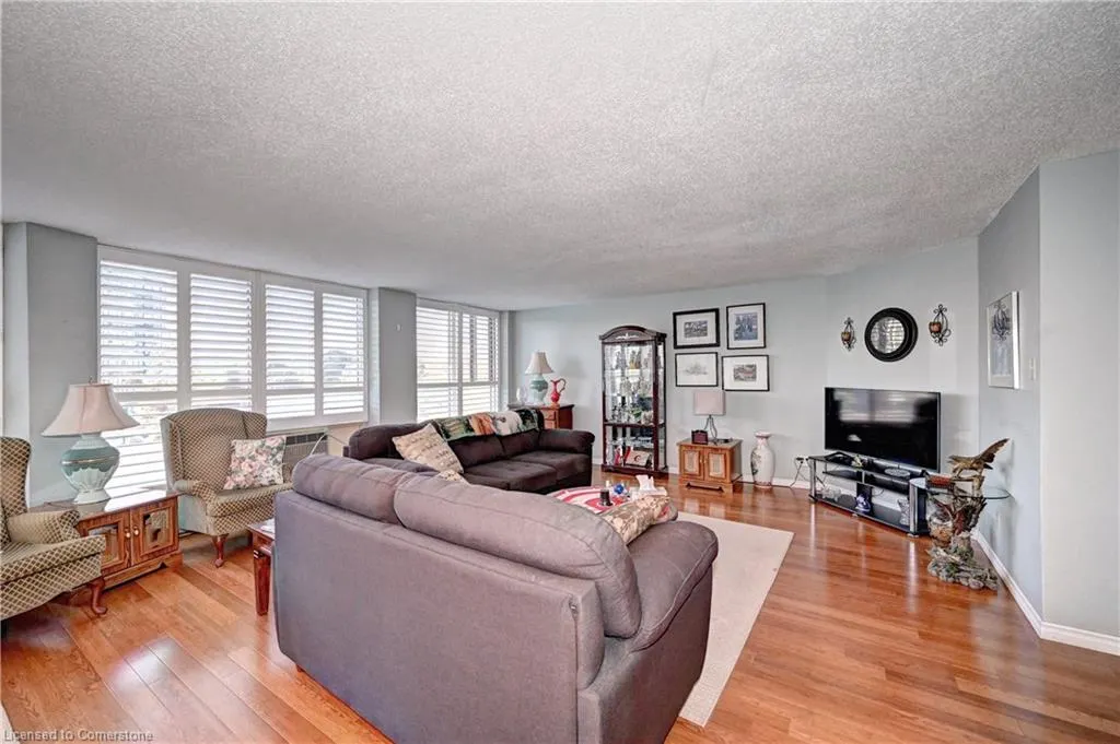 24 Marilyn Drive N, #401