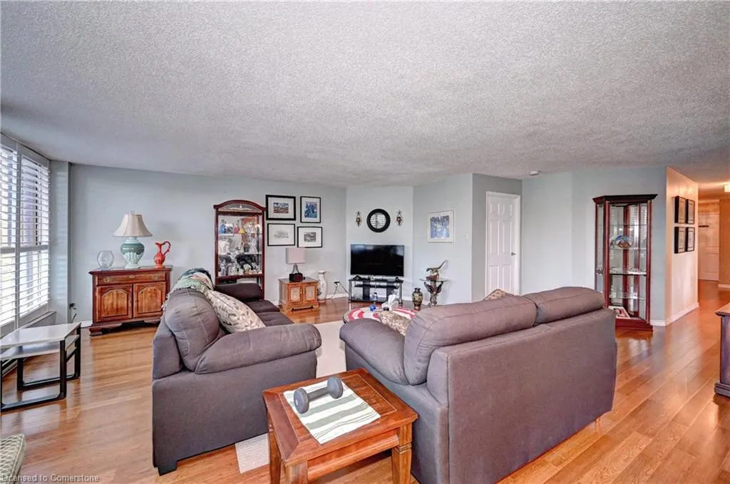 24 Marilyn Drive N, #401