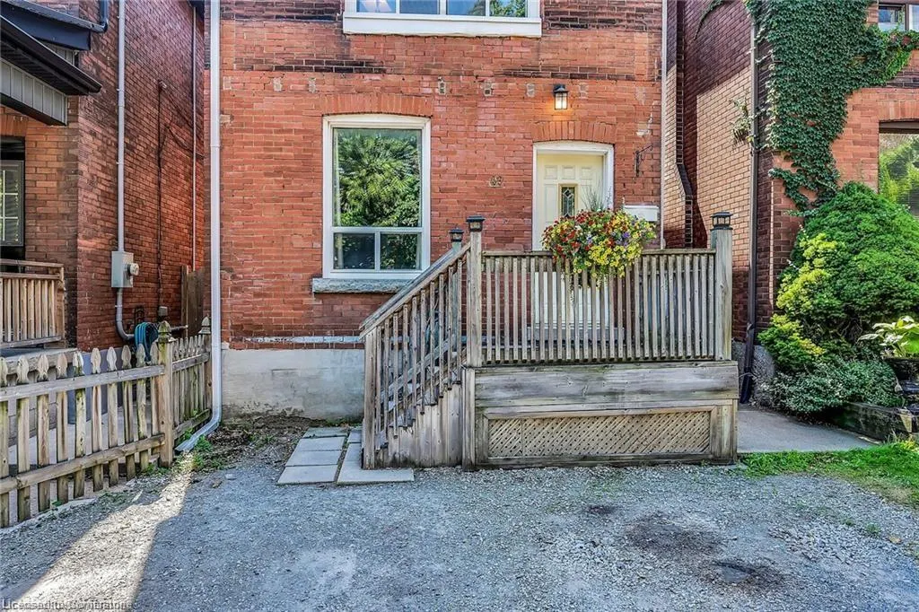 49 East Bend Avenue S
