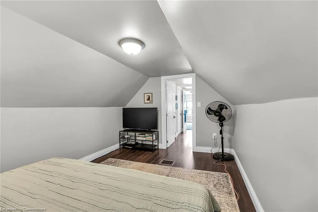 49 East Bend Avenue S