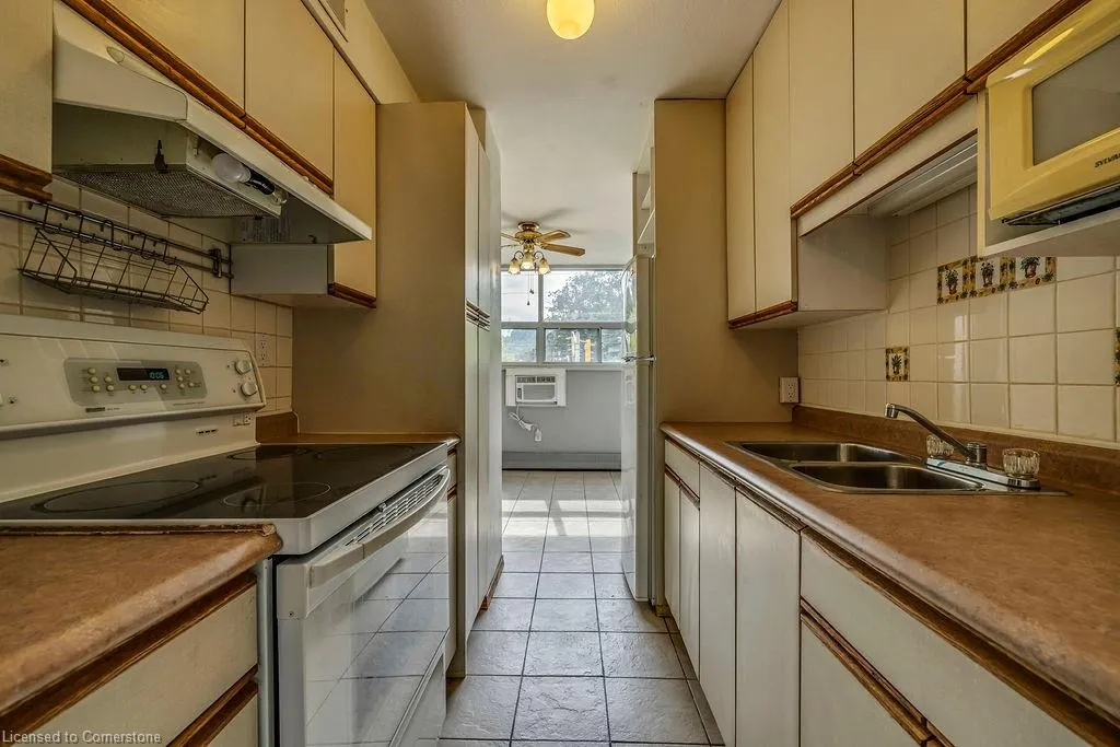 1950 Main Street W, #202