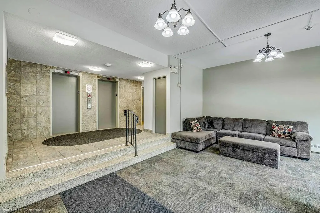 1950 Main Street W, #202