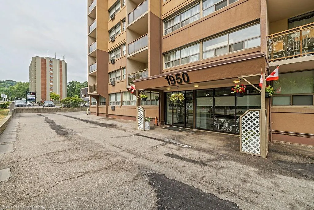 1950 Main Street W, #202