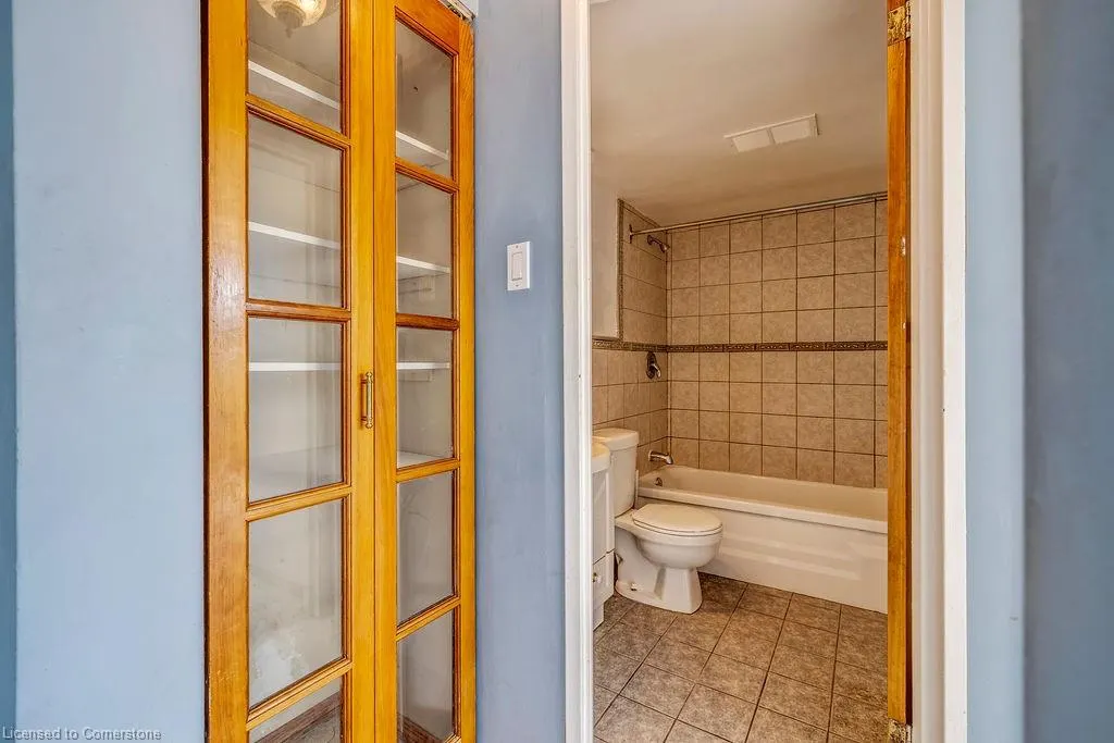 1950 Main Street W, #202