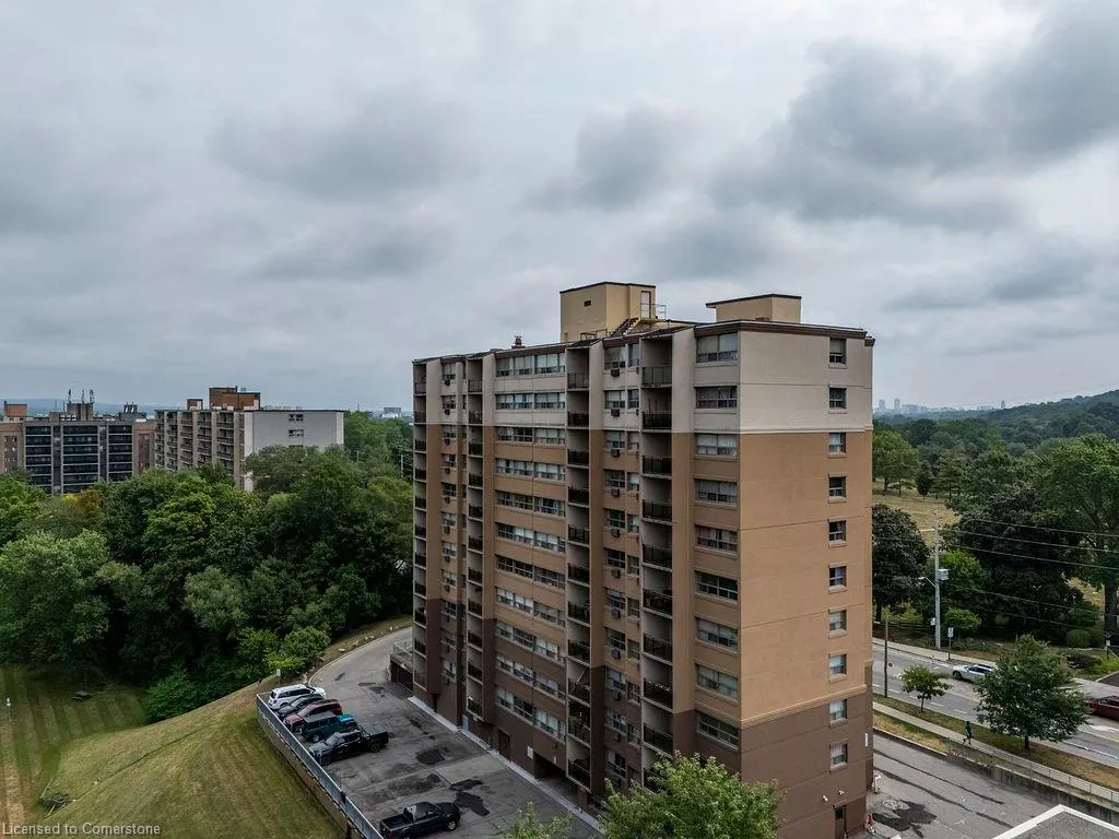 1950 Main Street W, #202