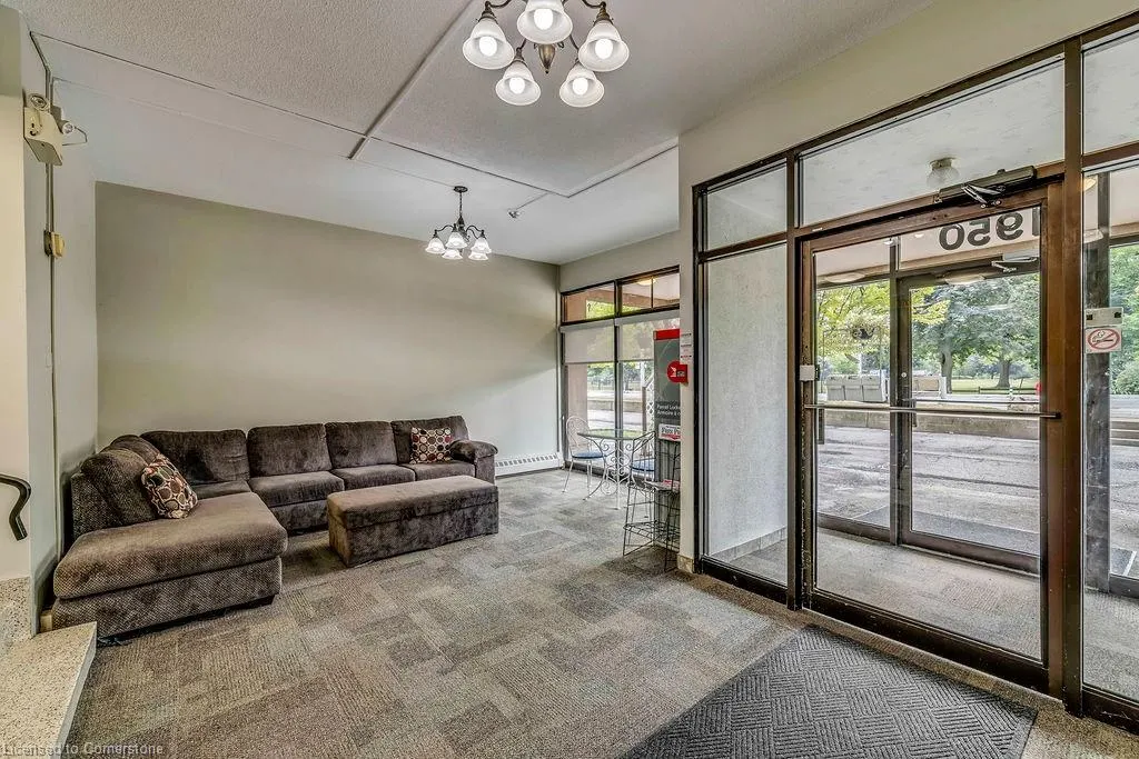 1950 Main Street W, #202