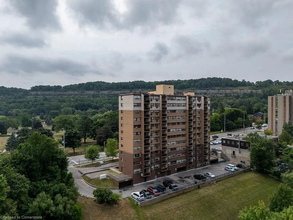 1950 Main Street W, #202