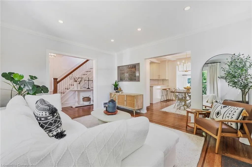 32 Mountain Park Avenue