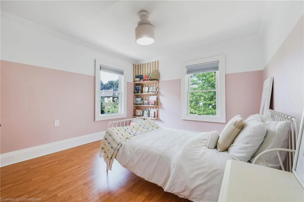 32 Mountain Park Avenue