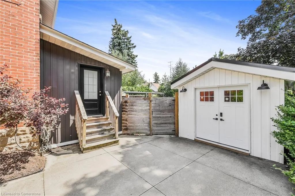 32 Mountain Park Avenue