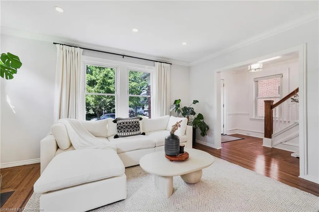 32 Mountain Park Avenue