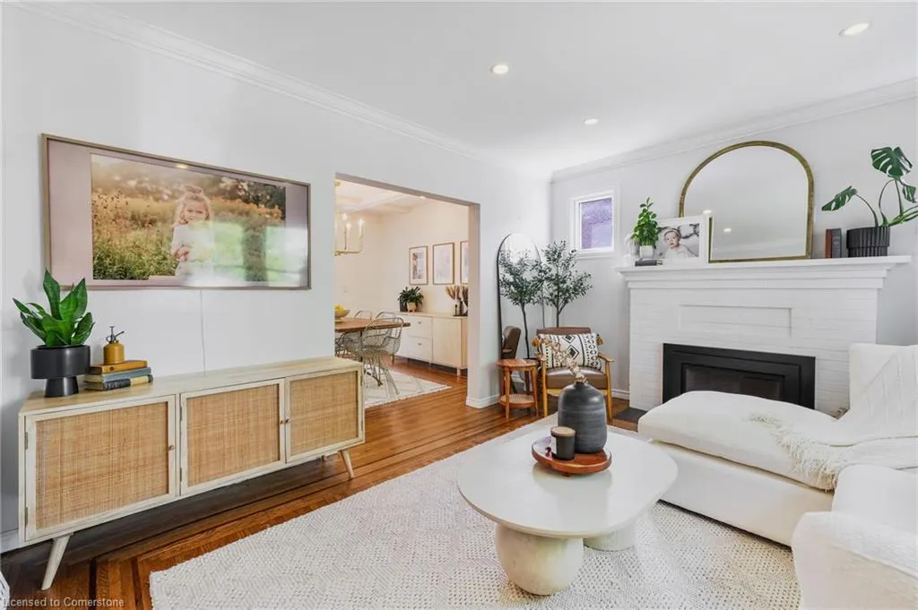 32 Mountain Park Avenue