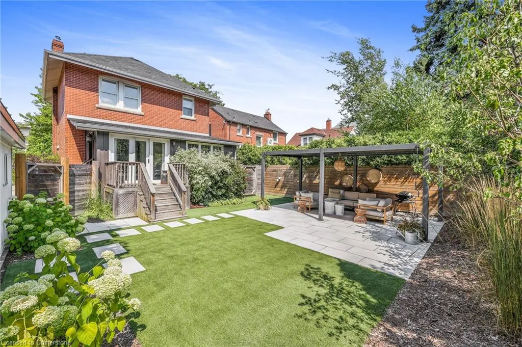 32 Mountain Park Avenue